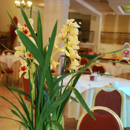 Hotel Pella Джаница Екстериор снимка