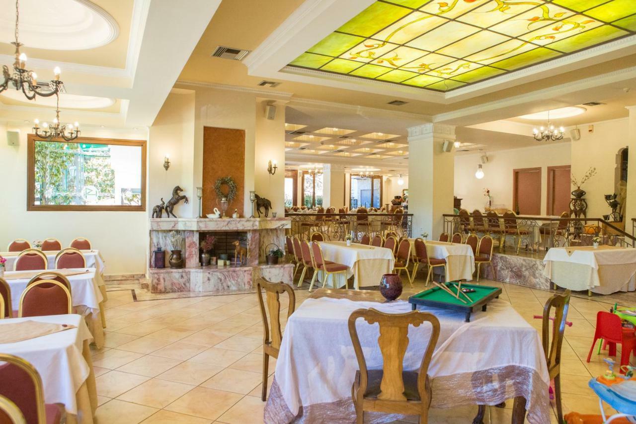 Hotel Pella Джаница Екстериор снимка