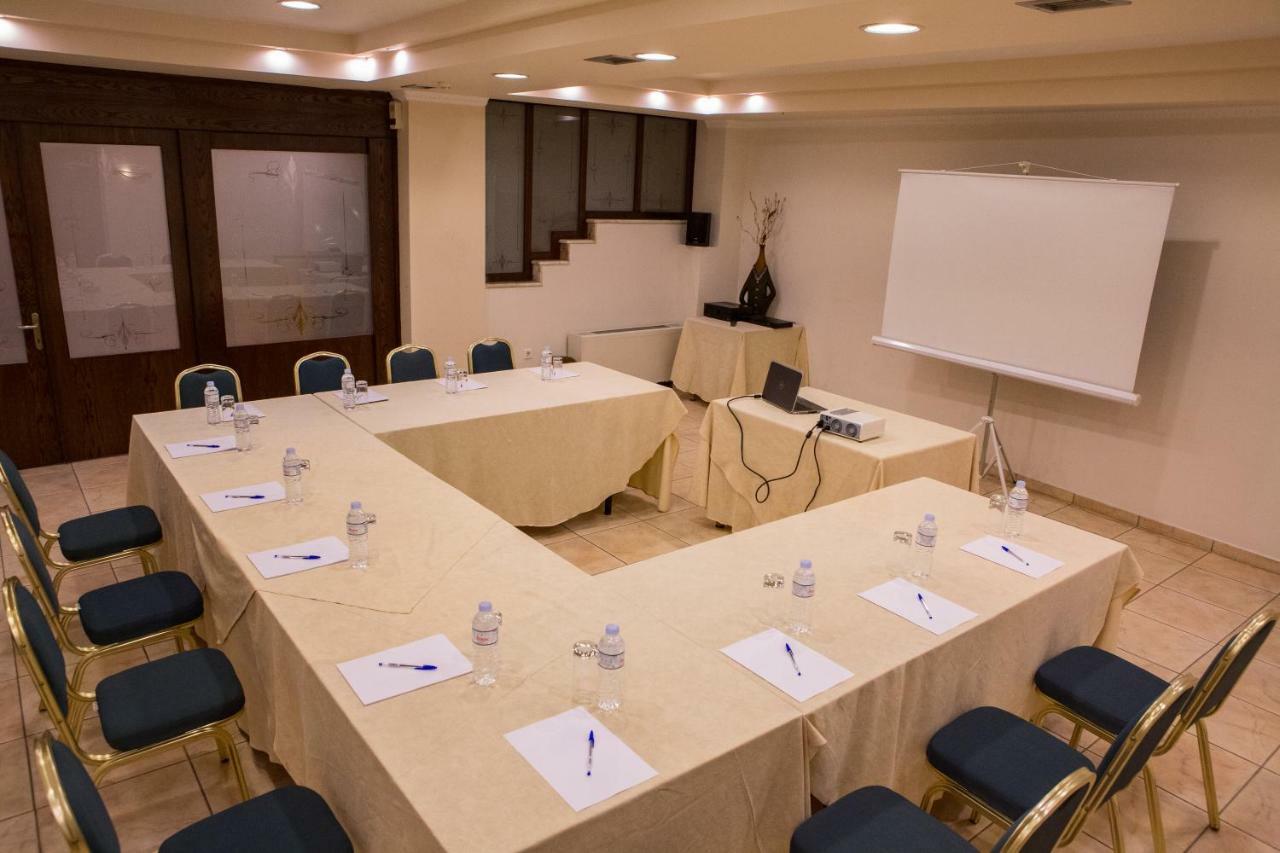 Hotel Pella Джаница Екстериор снимка