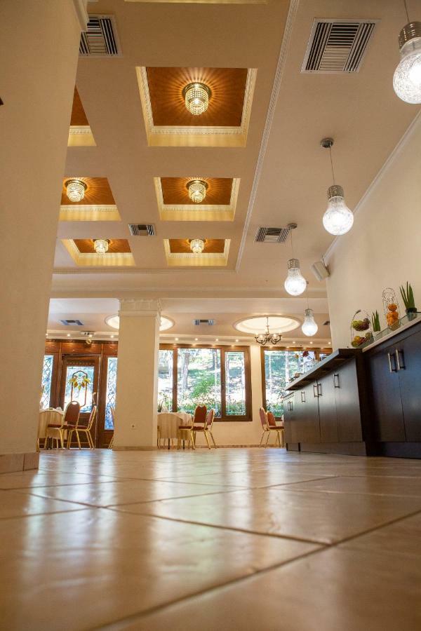 Hotel Pella Джаница Екстериор снимка