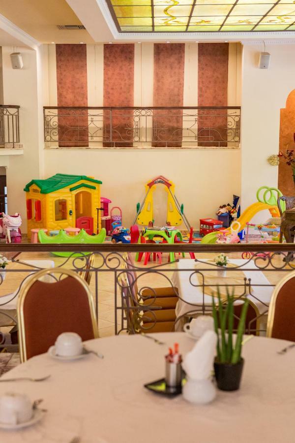 Hotel Pella Джаница Екстериор снимка