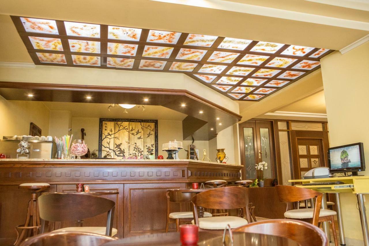 Hotel Pella Джаница Екстериор снимка